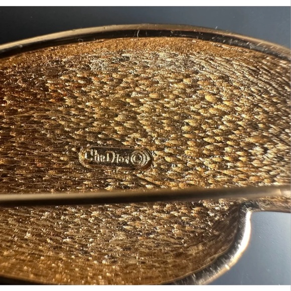 Christian Dior vintage rhinestone encrusted leaf brooch from the 80s - Picture 2 of 8